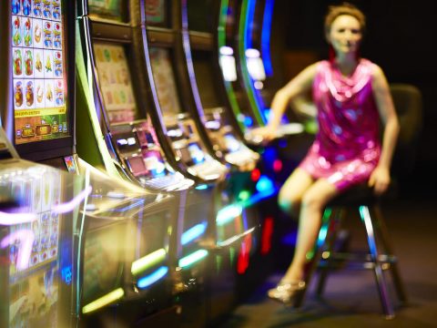 Slot online atau kasino darat - Mana yang menawarkan pengalaman bermain game yang lebih baik?
